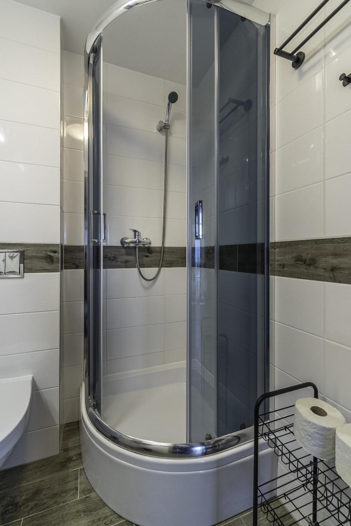 Frajda Domki - Apartamenty 6-Osobowe - Salon I Dwie Sypialnie Oraz Studia 4-Osobowe - Pokoj Z Aneksem Kuchennym Rewal Eksteriør bilde