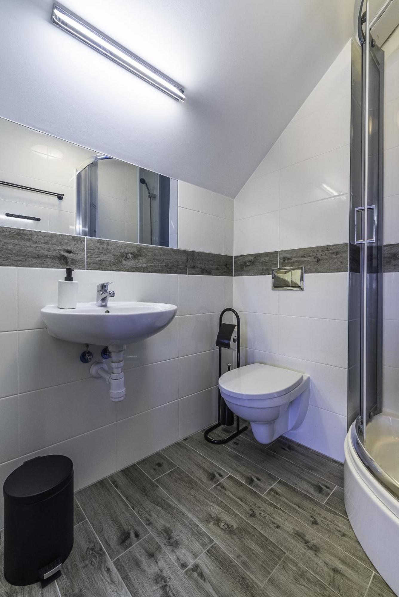 Frajda Domki - Apartamenty 6-Osobowe - Salon I Dwie Sypialnie Oraz Studia 4-Osobowe - Pokoj Z Aneksem Kuchennym Rewal Eksteriør bilde