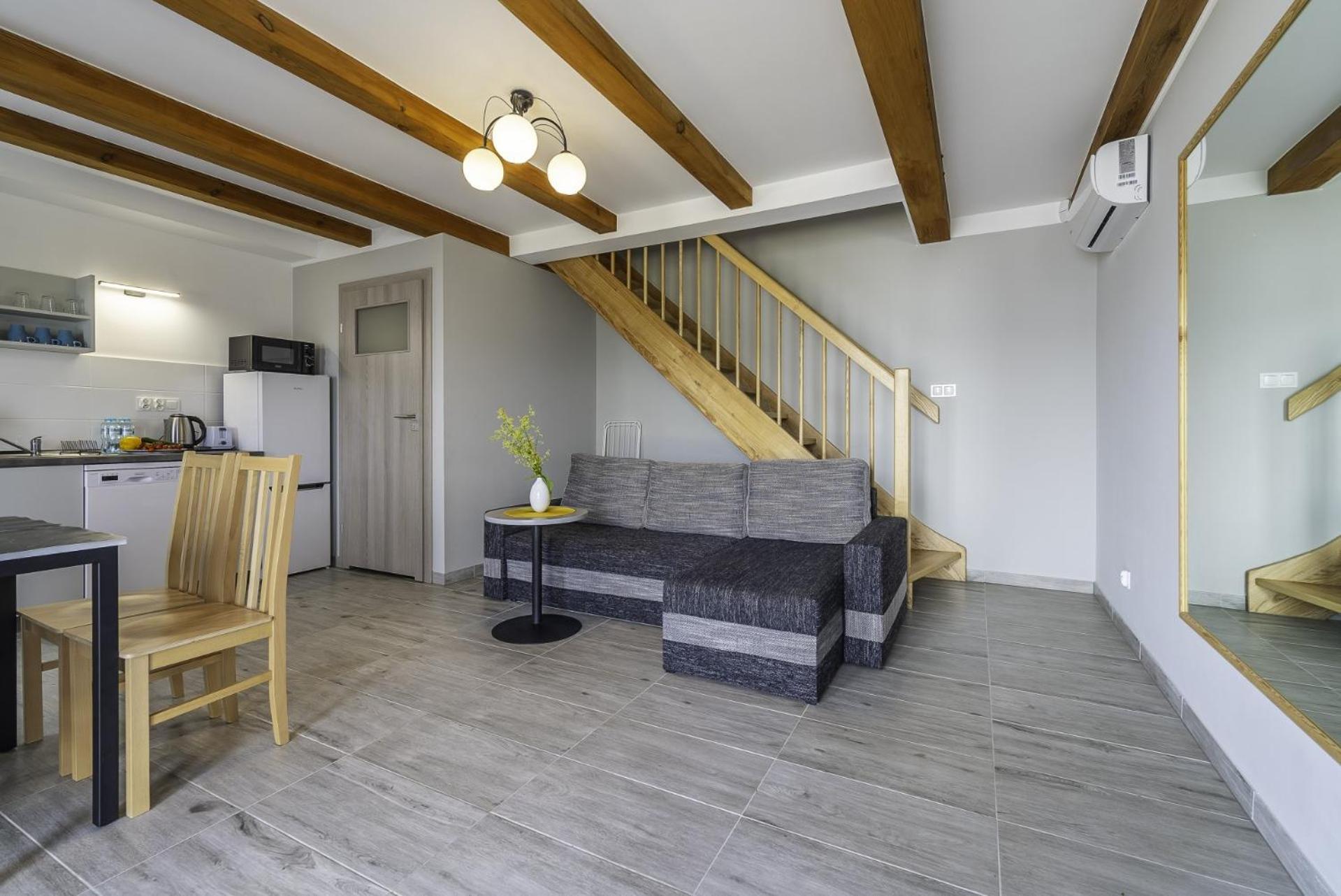 Frajda Domki - Apartamenty 6-Osobowe - Salon I Dwie Sypialnie Oraz Studia 4-Osobowe - Pokoj Z Aneksem Kuchennym Rewal Eksteriør bilde