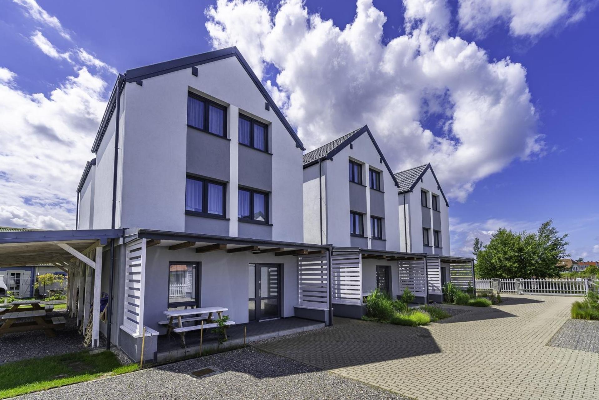 Frajda Domki - Apartamenty 6-Osobowe - Salon I Dwie Sypialnie Oraz Studia 4-Osobowe - Pokoj Z Aneksem Kuchennym Rewal Eksteriør bilde