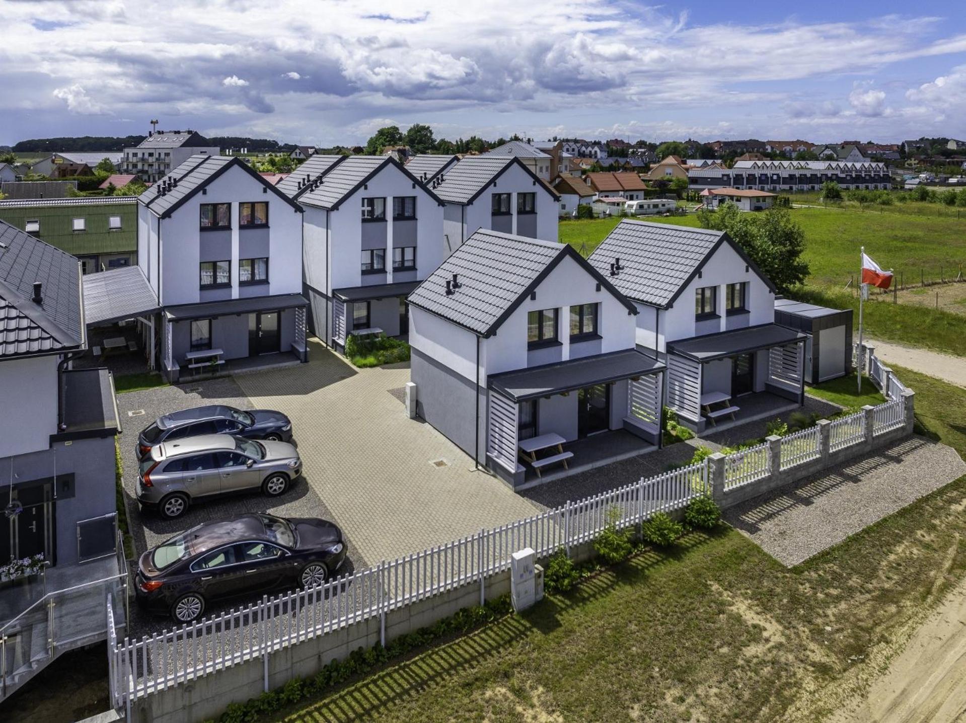 Frajda Domki - Apartamenty 6-Osobowe - Salon I Dwie Sypialnie Oraz Studia 4-Osobowe - Pokoj Z Aneksem Kuchennym Rewal Eksteriør bilde