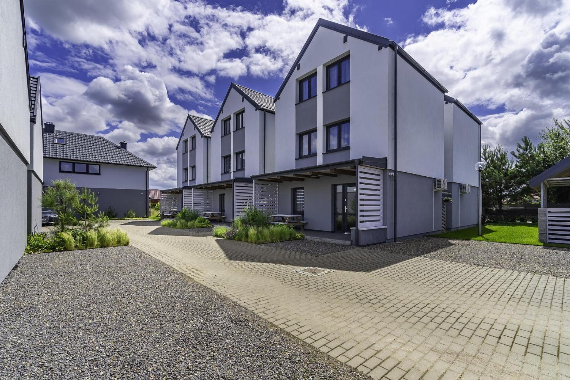 Frajda Domki - Apartamenty 6-Osobowe - Salon I Dwie Sypialnie Oraz Studia 4-Osobowe - Pokoj Z Aneksem Kuchennym Rewal Eksteriør bilde