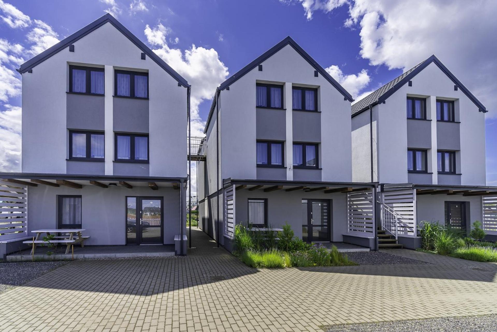 Frajda Domki - Apartamenty 6-Osobowe - Salon I Dwie Sypialnie Oraz Studia 4-Osobowe - Pokoj Z Aneksem Kuchennym Rewal Eksteriør bilde